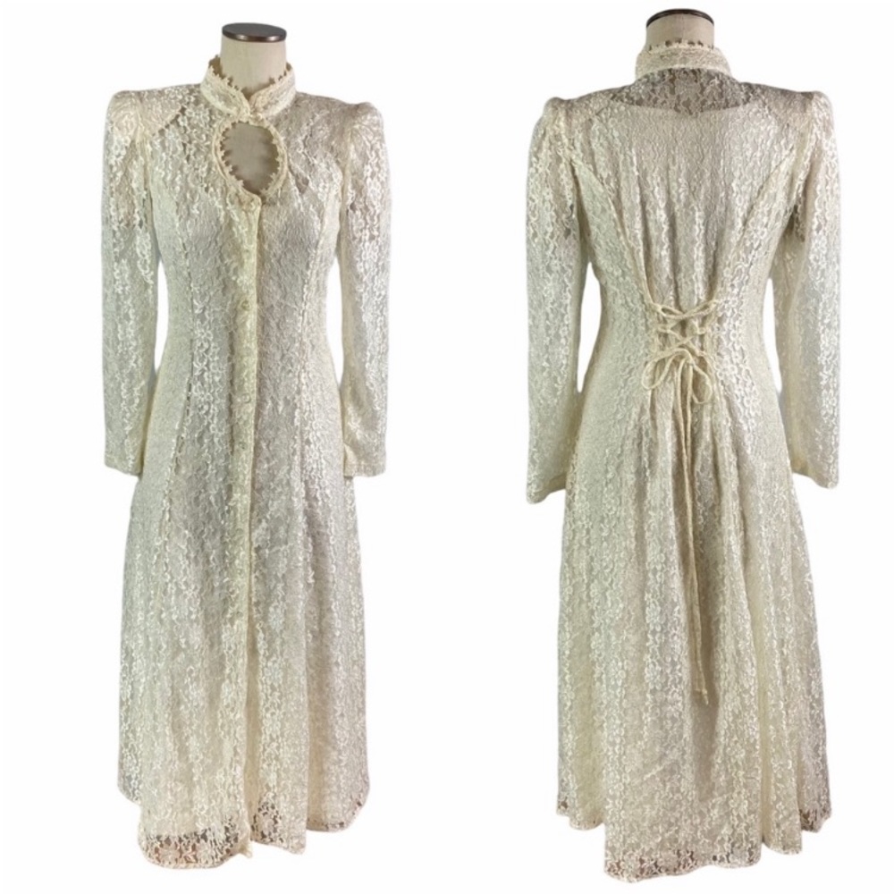 Vintage Ivory White Lace Keyhole Neck Button Front Dress